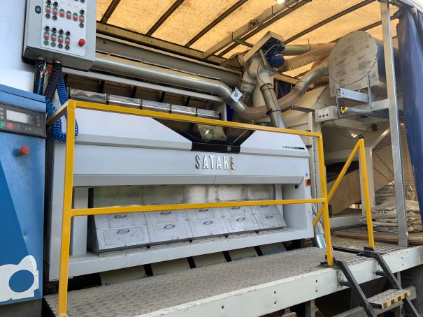 Satake Nirami Optical Sorting - Onn Track Mobile Grain Cleaning